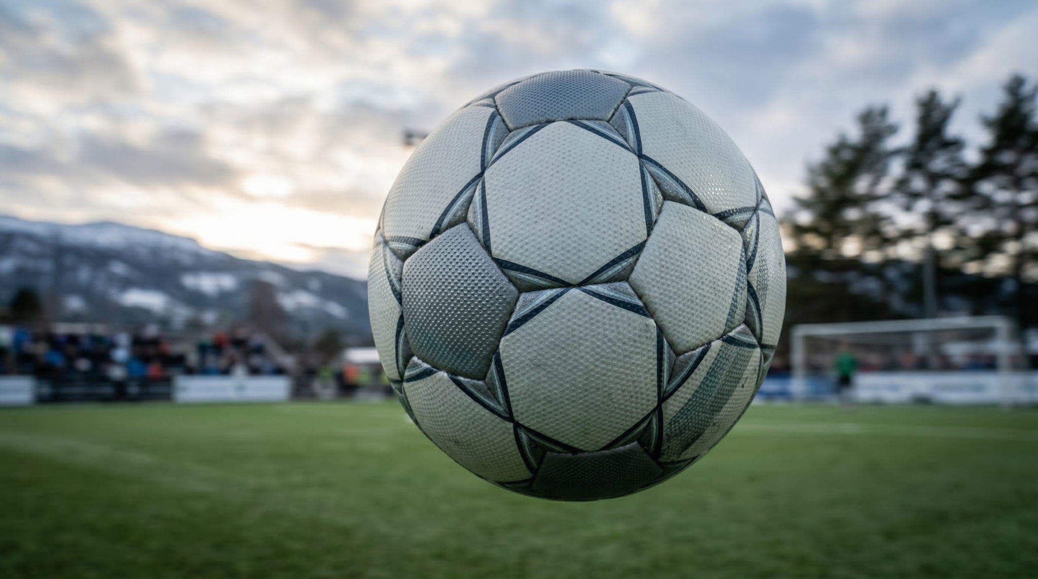 Fotball i lufta etter skudd som viser ballens bane