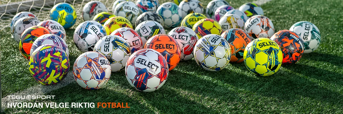 Flere fotballer i ulike farger og design ligger samlet foran målet på en kunstgressbane. Ballene er fra Select og inkluderer både matchballer, treningsballer og fritidsballer – et bilde som illustrerer bredden i utvalget og valget av riktig fotball.